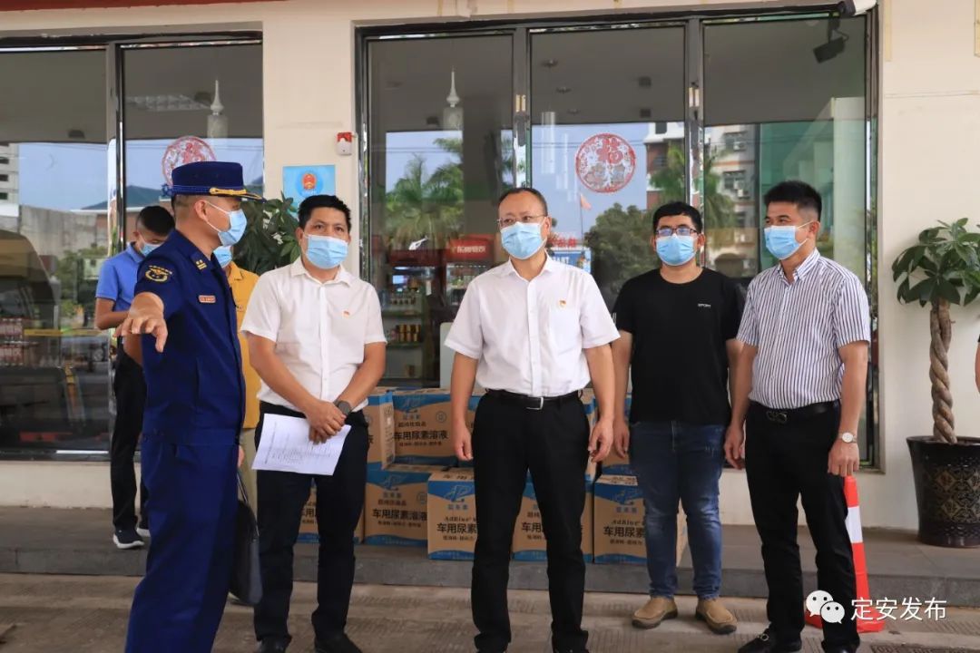 刘峰松调研检查节前安全生产和常态化疫情防控工作