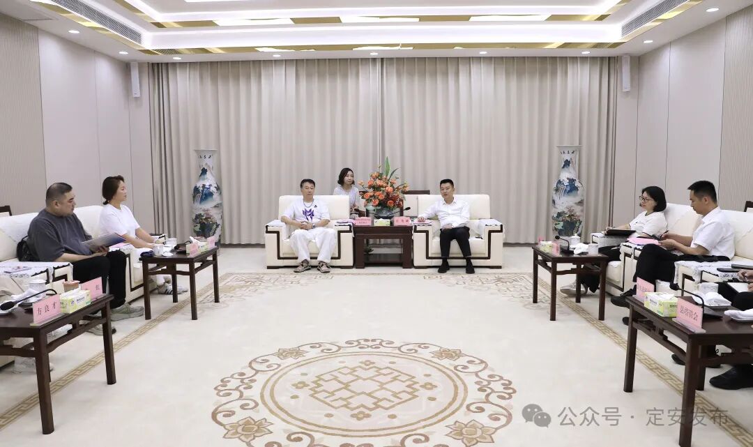 王英诚会见韩国客人